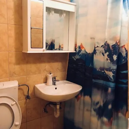 Green Door Apartman *