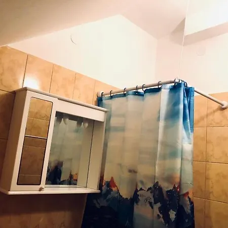 Green Door Apartman